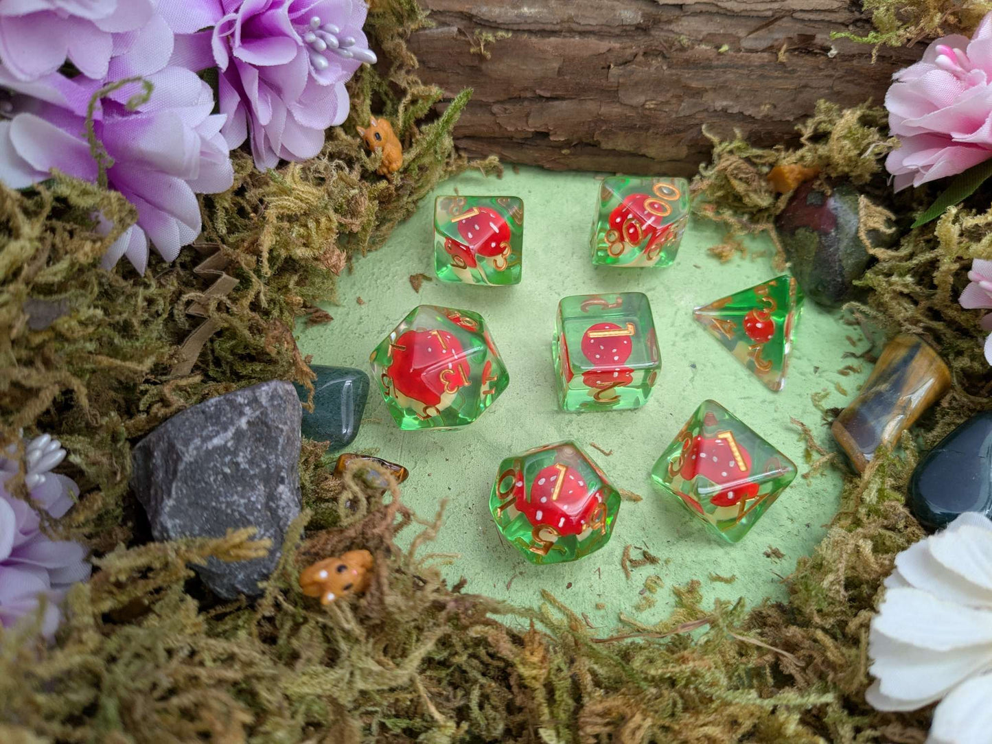 Light Red Capped Mushrooms Inclusion Dice Set