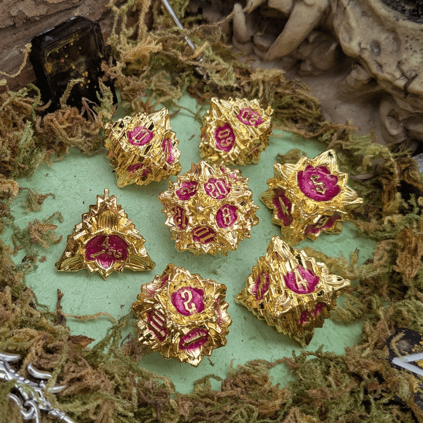 Flower Gold and Red Metal Core Dice Set