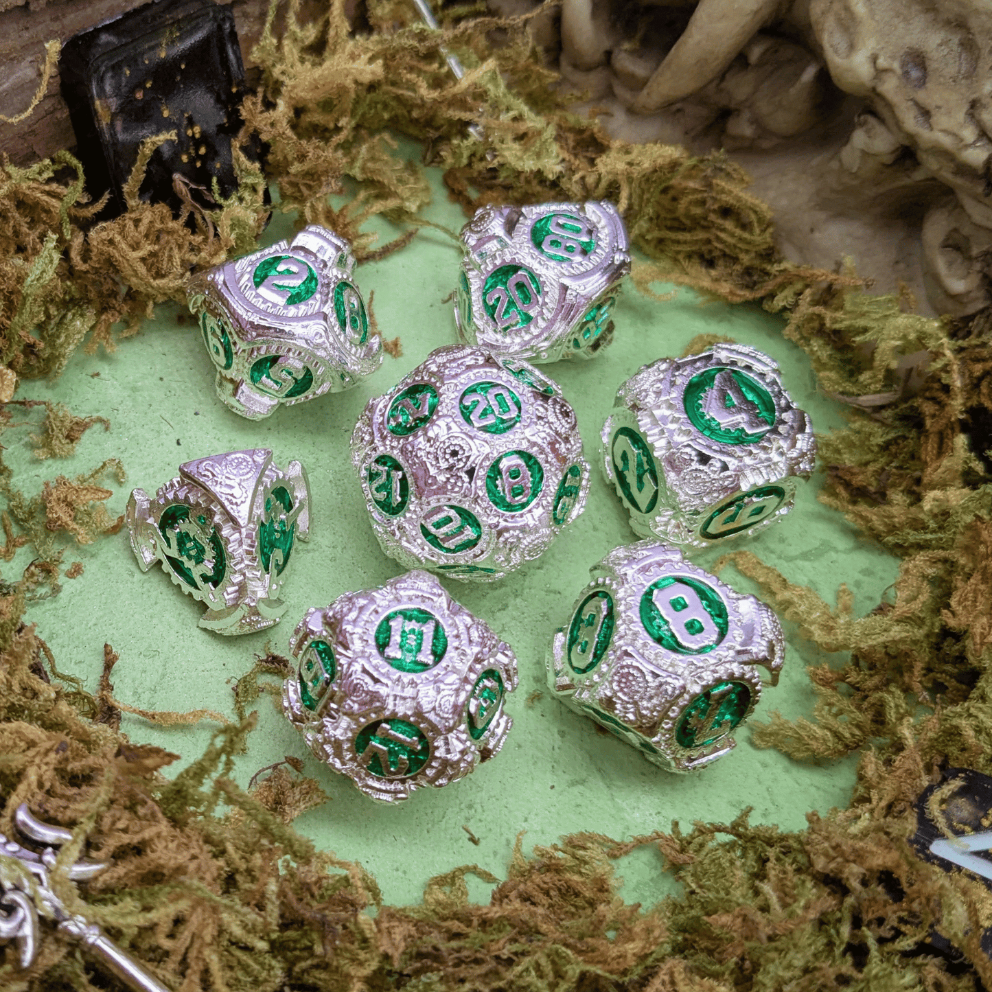 Gears Silver and Green Metal Core Dice Set