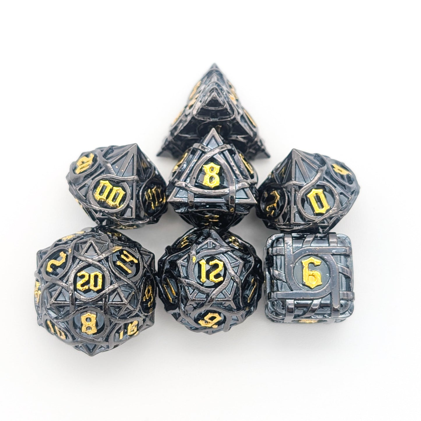 Thorns Black Metal Core Dice Set