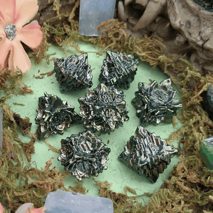 Flower Green Shine Metal Core Dice Set