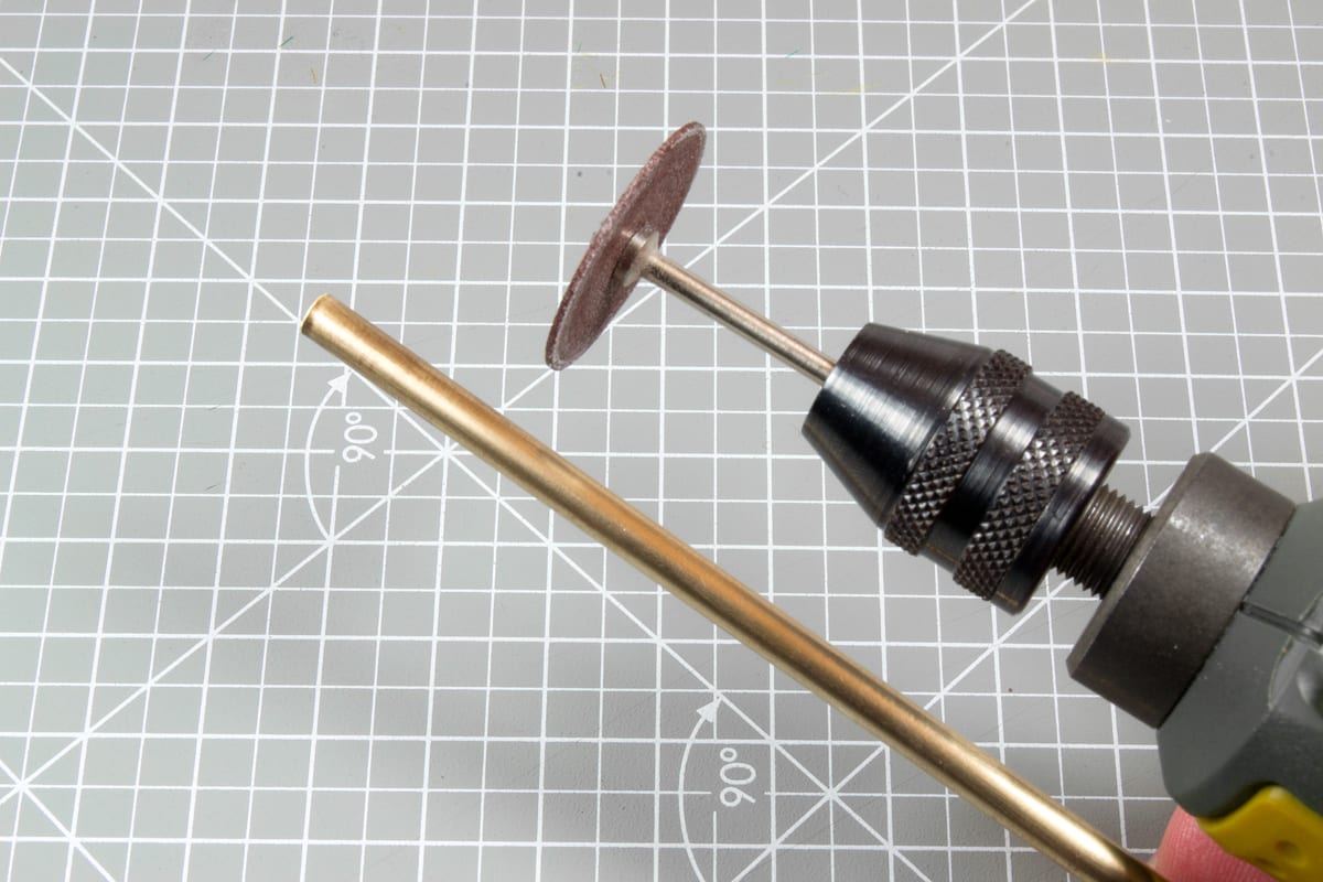 AK Interactive - Brass Pipes 2.0mm, 2 Units (AK9118)