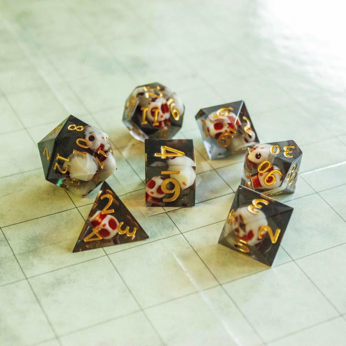 Skull Black Resin Sharp Edge Dice