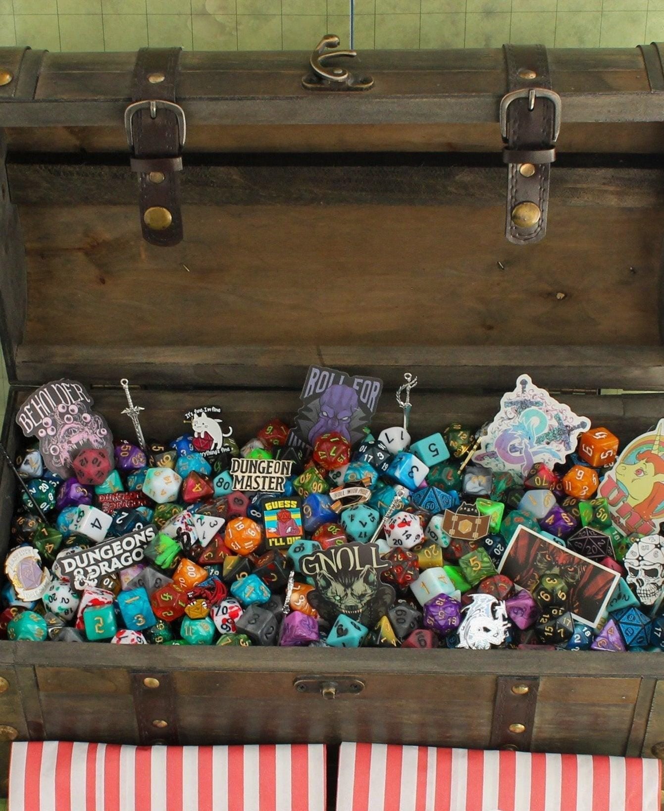 Mystery dice chest scoops