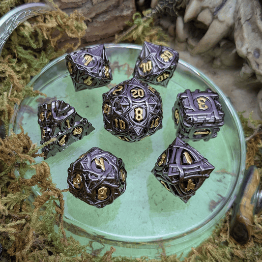 Thorns Black Metal Core Dice Set