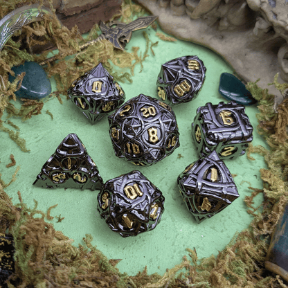 Thorns Black Metal Core Dice Set