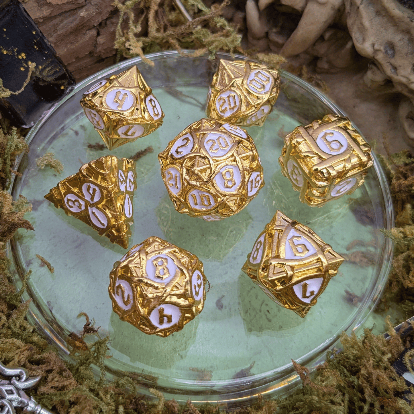 Thorns Gold and White Metal Core Dice Set